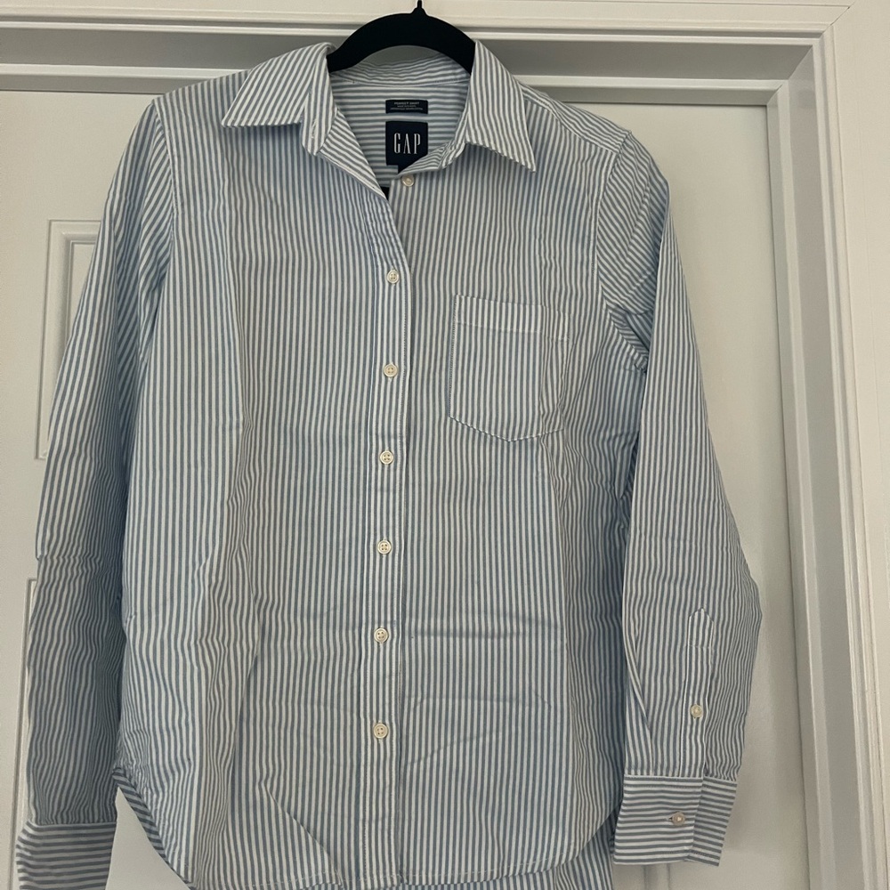 GAP women’s  Classic Blue and White Striped Shirt